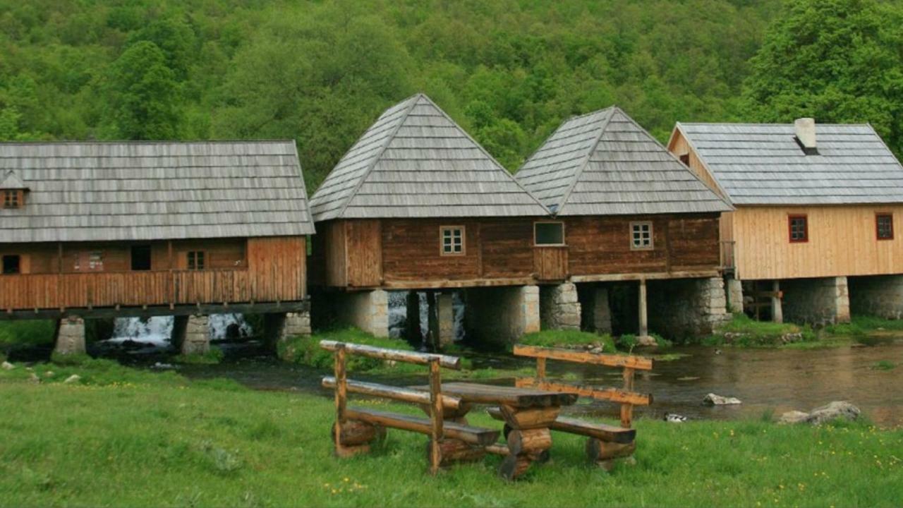 Apartments Travel Оточац Екстер'єр фото